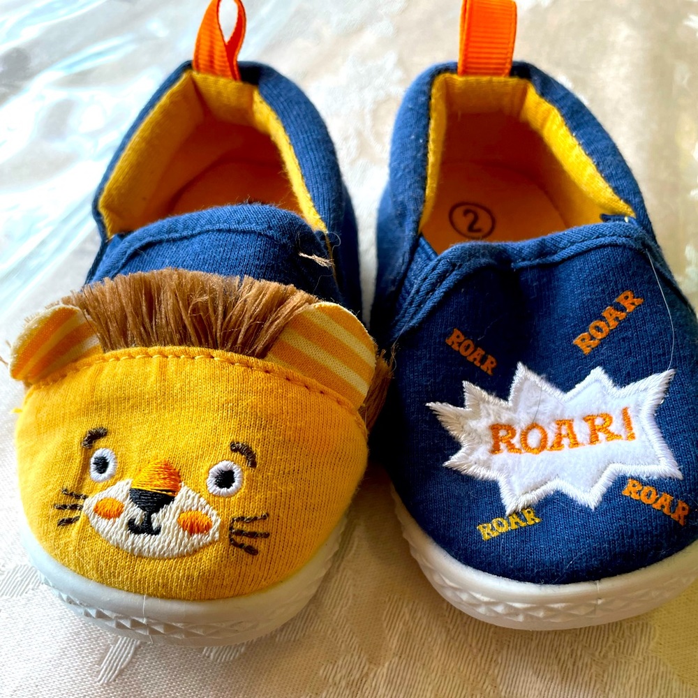 Lion infant shoes